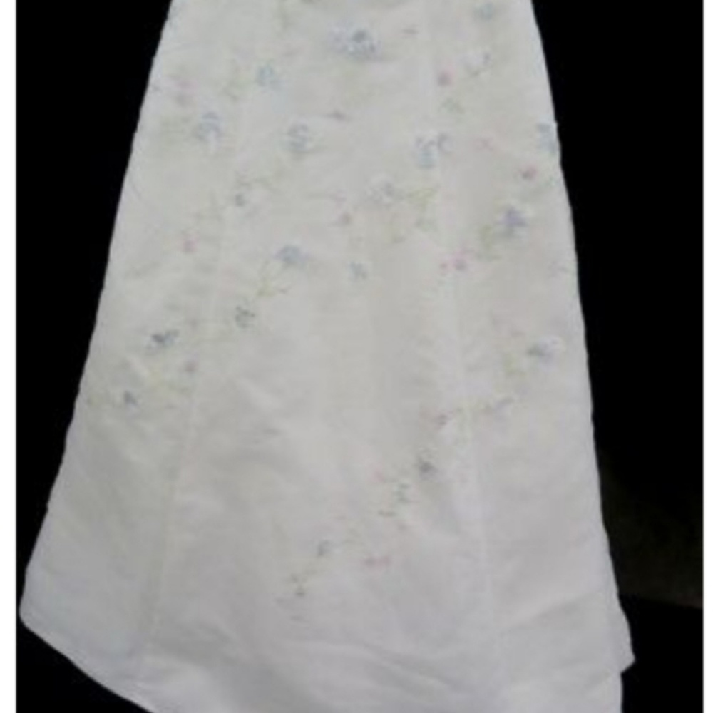 Wedding Dress - Picture 2 of 8